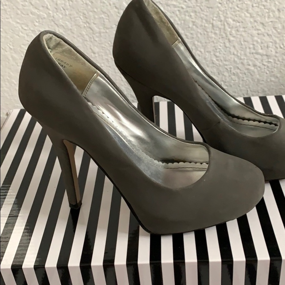 Heels - Picture 2 of 5